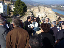 el grup de visitants al castell de Mra d'Ebre