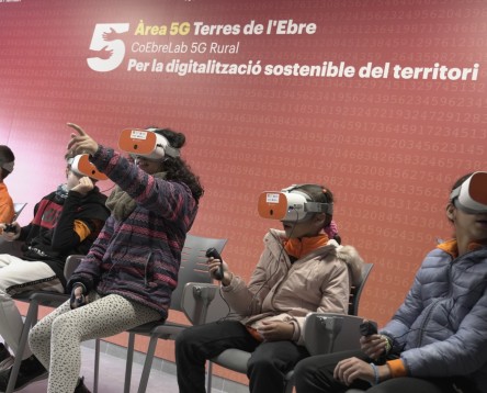 Imatge de la noticia Més de 230 alumnes i docents d’escoles rurals experimenten al CoEbreLab amb tecnologia 5G aplicada al món educatiu