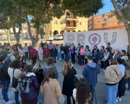 Imatge de la noticia Emotiu acte comarcal del 25N a Móra la Nova: ‘La Ribera d’Ebre diu prou, en memòria de la Marina, ni una més!’