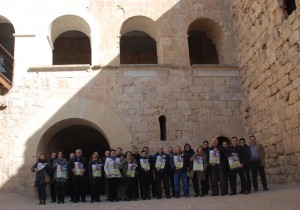 Foto de família del sector turístic i de la restauració de la Ribera d'Ebre, durant la presentació de la festa i les jornades gastronòmiques de la Clotxa 2016.