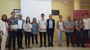 Els guanyadors del premi, amb la presidenta comarcal, membres del jurat