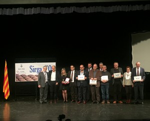 Foto de família tots els finalistes al Sirga d'Or 2016. A l'esquerra, els tres premiats: Josep Sánchez Cervelló, Joan Launes i l'alcaldessa de Vinebre pel Premi Narrativa.
