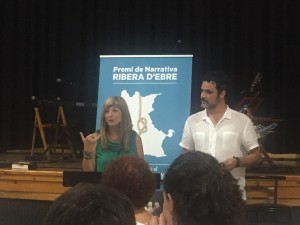 L'alcalde ssa de Vinebre i presidenta del Consell Comarcal de la Ribera, Gemma Carim, va felicitar Valer Gisbert.